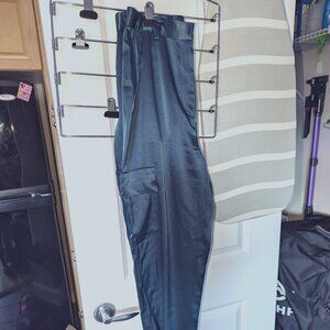 Aritzia/Baton Refined Satin Cargo Pant. Size 8